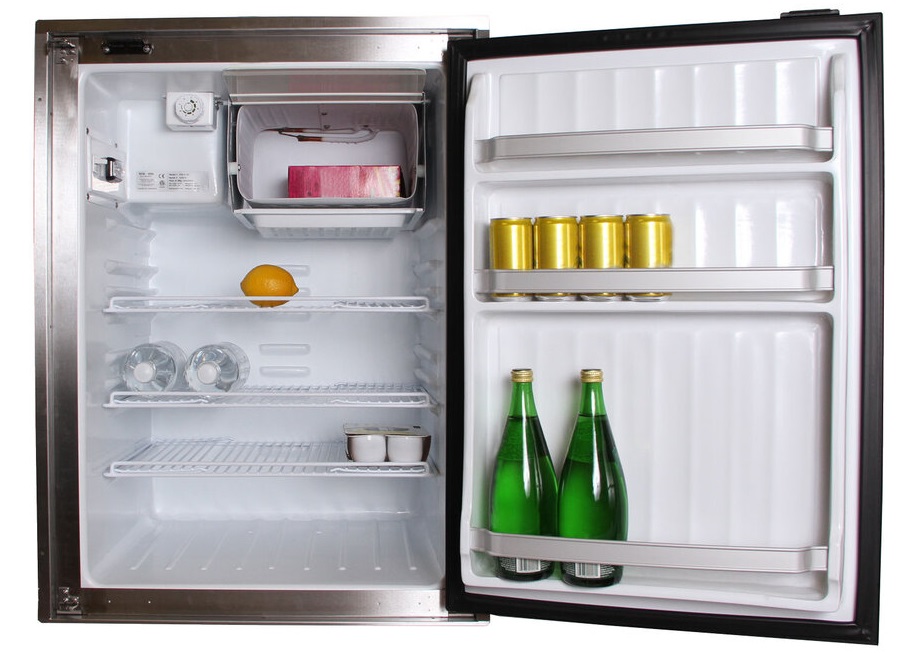 NovaKool R5810 Refrigerator